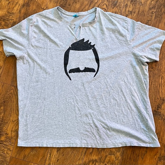Bob burgers grey t shirt crew neck split into v neck plus size 4x - Picture 1 of 8